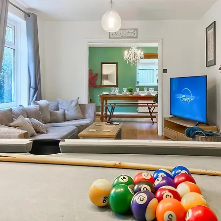Cross Lane Holiday home