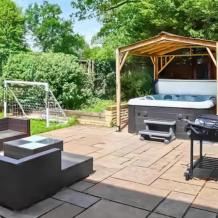 Cross Lane Holiday home
